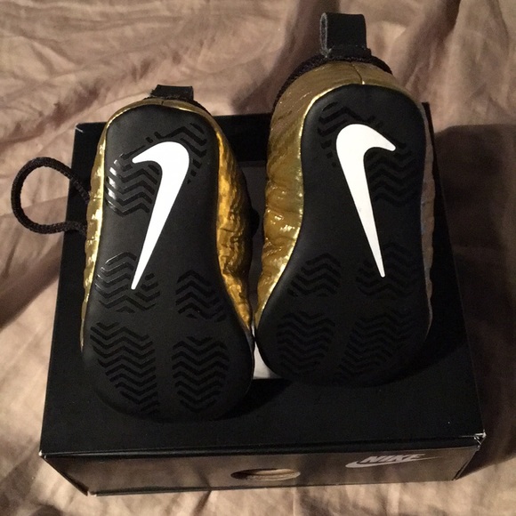 black and gold foamposites infants